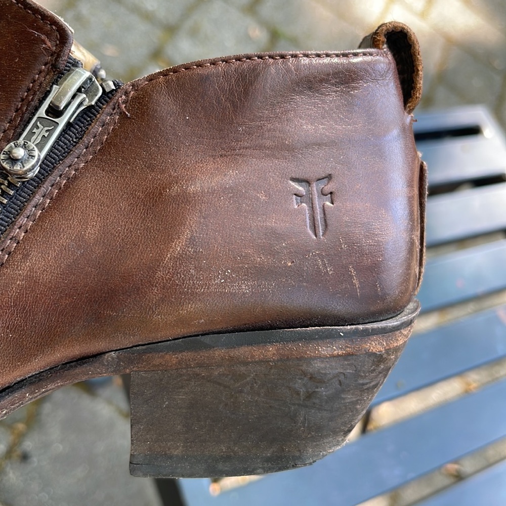 FRYE Sacha moto shootie brown leather zip, 8.5 B
